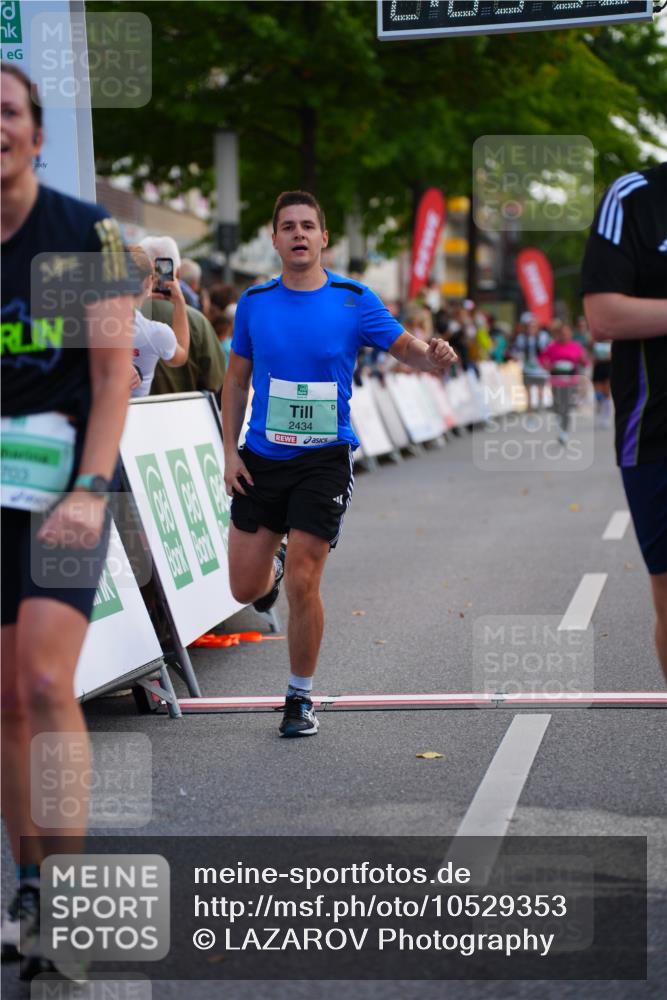 20.09.2026 - PSD Bank Halbmarathon LAZAROV Photography http://msf.ph/oto/10529353 20.09.2026 12:09:57 Ziel 1772, 2018, 2434, 2599, 4185, 4196, 4703, 4715 meine-sportfotos.de