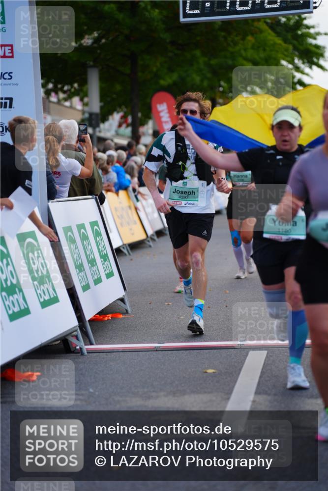 20.09.2026 - PSD Bank Halbmarathon LAZAROV Photography http://msf.ph/oto/10529575 20.09.2026 12:10:07 Ziel 1179, 1180, 1942, 2278, 2497, 2667, 2963, 3338, 4397 meine-sportfotos.de