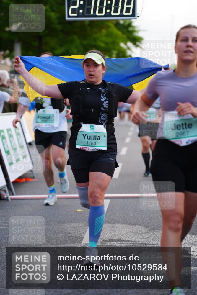 20.09.2026 - PSD Bank Halbmarathon LAZAROV Photography http://msf.ph/oto/10529584 20.09.2026 12:10:07 Ziel 1179, 1180, 1942, 2278, 2497, 2667, 2963, 3338, 4397 meine-sportfotos.de