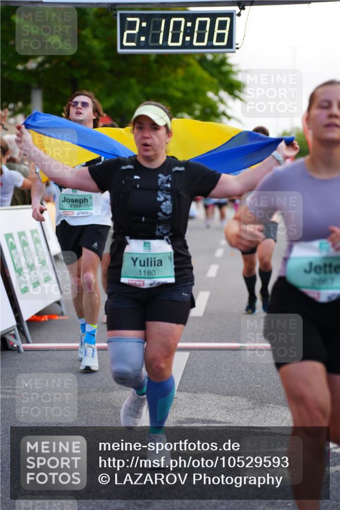20.09.2026 - PSD Bank Halbmarathon LAZAROV Photography http://msf.ph/oto/10529593 20.09.2026 12:10:07 Ziel 1179, 1180, 1942, 2278, 2497, 2667, 2963, 3338, 4397 meine-sportfotos.de