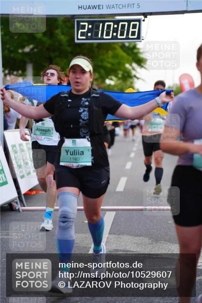 20.09.2026 - PSD Bank Halbmarathon LAZAROV Photography http://msf.ph/oto/10529607 20.09.2026 12:10:07 Ziel 1179, 1180, 1942, 2278, 2497, 2667, 2963, 3338, 4397 meine-sportfotos.de