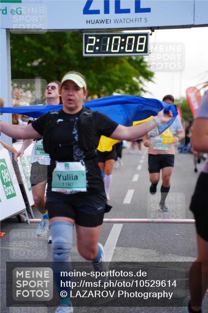 20.09.2026 - PSD Bank Halbmarathon LAZAROV Photography http://msf.ph/oto/10529614 20.09.2026 12:10:08 Ziel 1179, 1180, 1942, 2278, 2497, 2667, 2963, 3338, 4397 meine-sportfotos.de