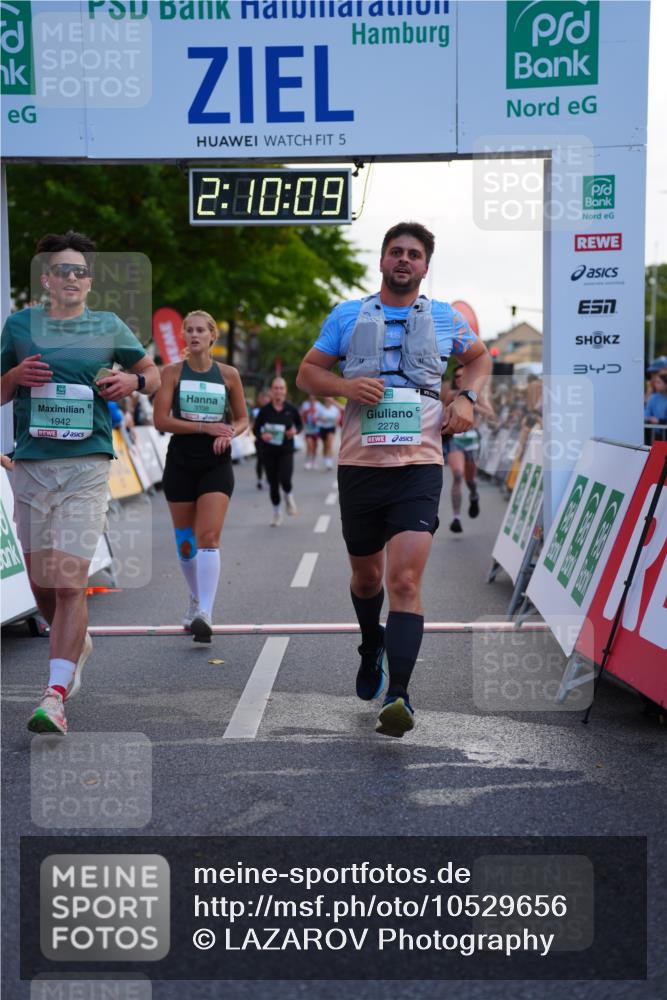 20.09.2026 - PSD Bank Halbmarathon LAZAROV Photography http://msf.ph/oto/10529656 20.09.2026 12:10:09 Ziel 1179, 1180, 1942, 2278, 2497, 2667, 2963, 3338, 4397 meine-sportfotos.de