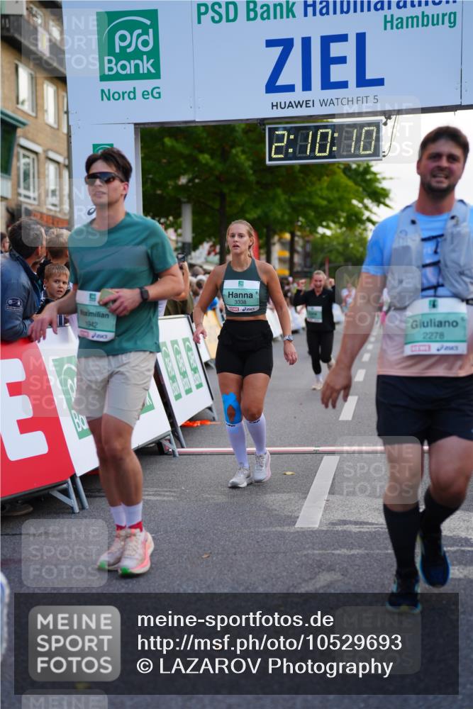 20.09.2026 - PSD Bank Halbmarathon LAZAROV Photography http://msf.ph/oto/10529693 20.09.2026 12:10:10 Ziel 1179, 1180, 1942, 2278, 2497, 2667, 2963, 3338, 4301, 4397, 4490 meine-sportfotos.de