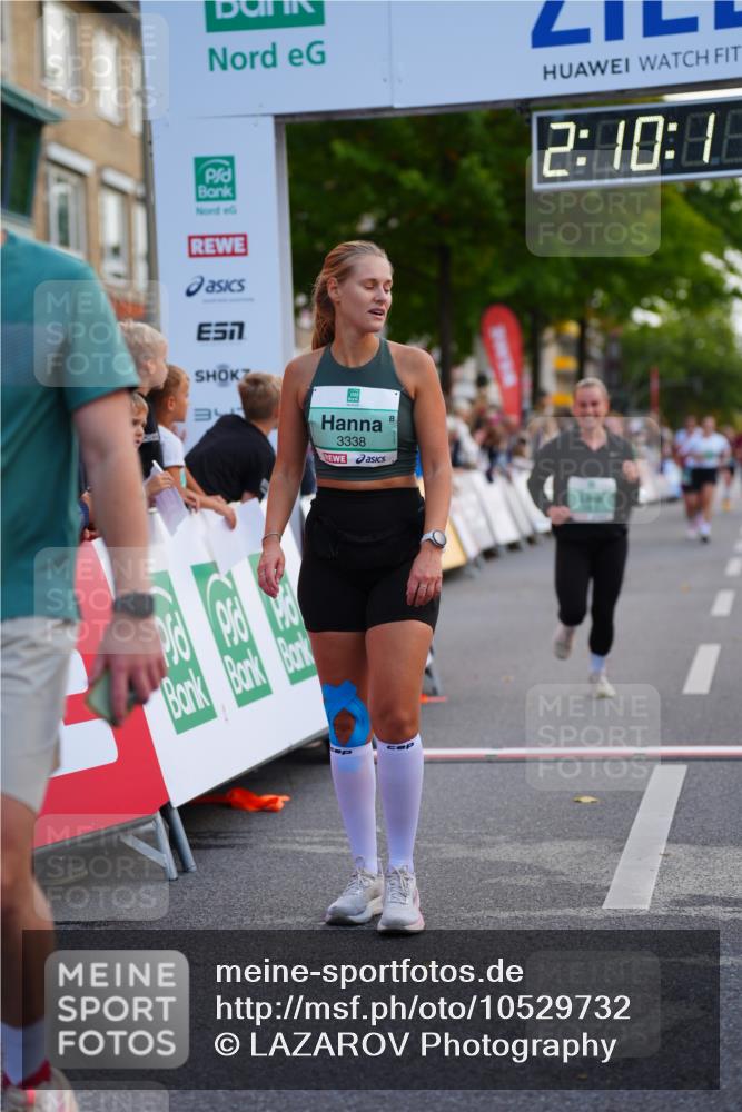 20.09.2026 - PSD Bank Halbmarathon LAZAROV Photography http://msf.ph/oto/10529732 20.09.2026 12:10:11 Ziel 1179, 1180, 1942, 2278, 2497, 2667, 2963, 3338, 4301, 4397, 4490 meine-sportfotos.de