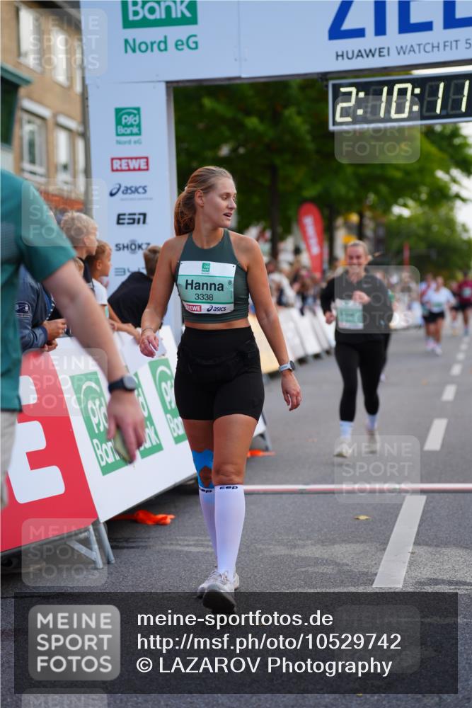 20.09.2026 - PSD Bank Halbmarathon LAZAROV Photography http://msf.ph/oto/10529742 20.09.2026 12:10:11 Ziel 1179, 1180, 1942, 2278, 2497, 2667, 2963, 3338, 4301, 4397, 4490 meine-sportfotos.de