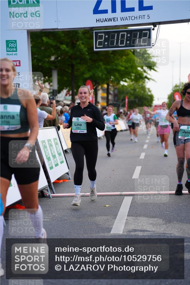 20.09.2026 - PSD Bank Halbmarathon LAZAROV Photography http://msf.ph/oto/10529756 20.09.2026 12:10:11 Ziel 1179, 1180, 1942, 2278, 2497, 2667, 2963, 3338, 4301, 4397, 4490 meine-sportfotos.de