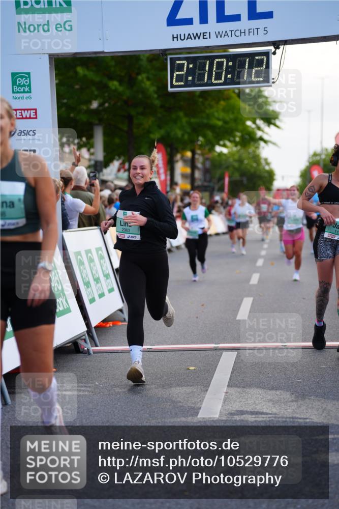 20.09.2026 - PSD Bank Halbmarathon LAZAROV Photography http://msf.ph/oto/10529776 20.09.2026 12:10:11 Ziel 1179, 1180, 1942, 2278, 2497, 2667, 2963, 3338, 4301, 4397, 4490 meine-sportfotos.de