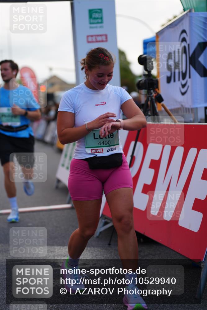 20.09.2026 - PSD Bank Halbmarathon LAZAROV Photography http://msf.ph/oto/10529940 20.09.2026 12:10:17 Ziel 1075, 1076, 1179, 2163, 2826, 2963, 3338, 3742, 3897, 4301, 4490 meine-sportfotos.de