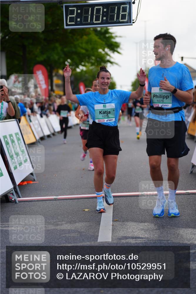 20.09.2026 - PSD Bank Halbmarathon LAZAROV Photography http://msf.ph/oto/10529951 20.09.2026 12:10:18 Ziel 1075, 1076, 1179, 2163, 2826, 2963, 3391, 3742, 3897, 4301, 4490 meine-sportfotos.de
