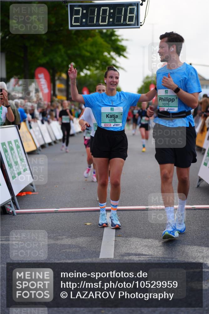 20.09.2026 - PSD Bank Halbmarathon LAZAROV Photography http://msf.ph/oto/10529959 20.09.2026 12:10:18 Ziel 1075, 1076, 1179, 2163, 2826, 2963, 3391, 3742, 3897, 4301, 4490 meine-sportfotos.de