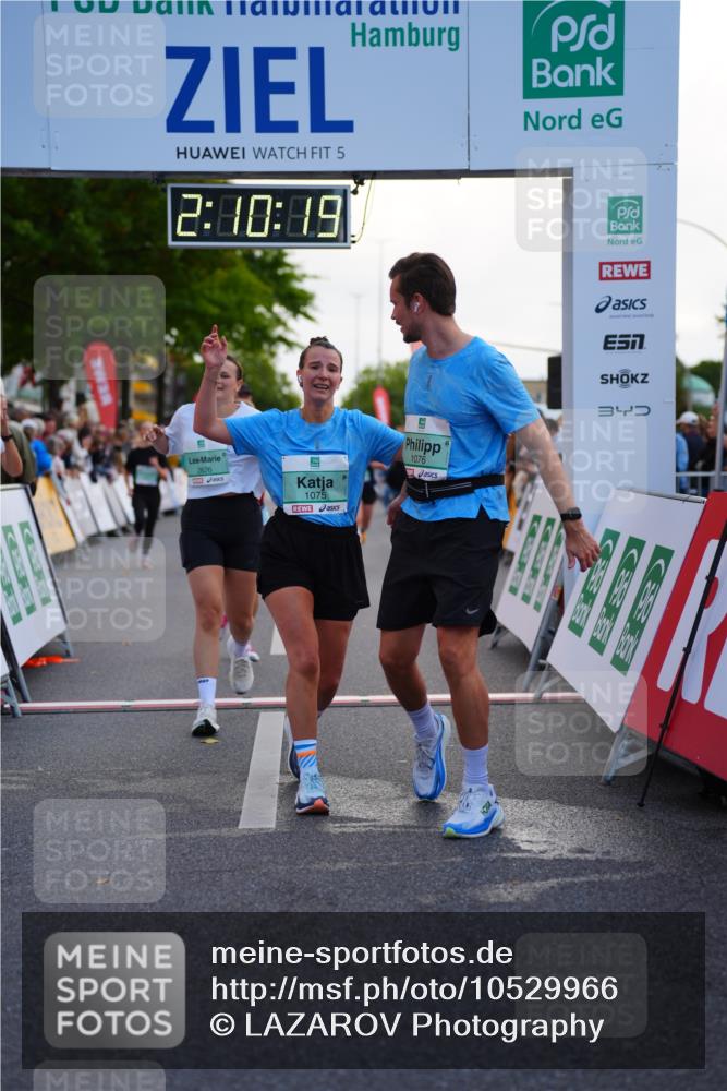20.09.2026 - PSD Bank Halbmarathon LAZAROV Photography http://msf.ph/oto/10529966 20.09.2026 12:10:18 Ziel 1075, 1076, 1179, 2163, 2826, 2963, 3391, 3742, 3897, 4301, 4490 meine-sportfotos.de