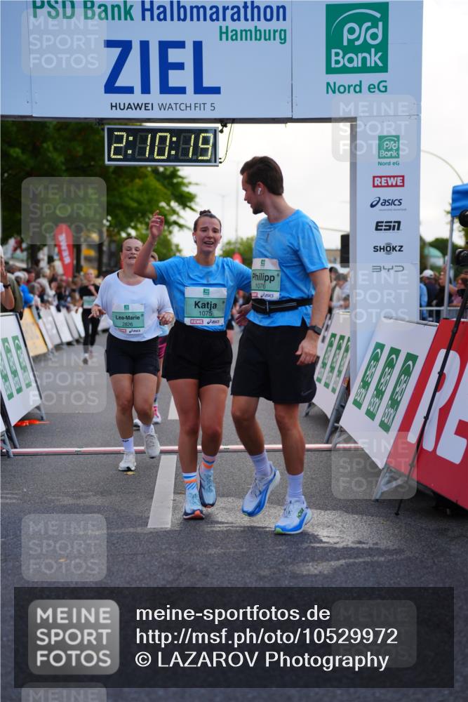 20.09.2026 - PSD Bank Halbmarathon LAZAROV Photography http://msf.ph/oto/10529972 20.09.2026 12:10:18 Ziel 1075, 1076, 1179, 2163, 2826, 2963, 3391, 3742, 3897, 4301, 4490 meine-sportfotos.de