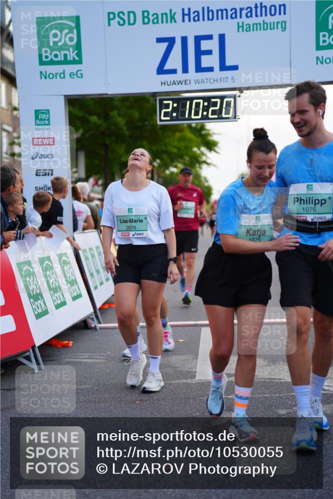 20.09.2026 - PSD Bank Halbmarathon LAZAROV Photography http://msf.ph/oto/10530055 20.09.2026 12:10:20 Ziel 1075, 1076, 1878, 2163, 2826, 3391, 3742, 3897, 4301, 4490 meine-sportfotos.de