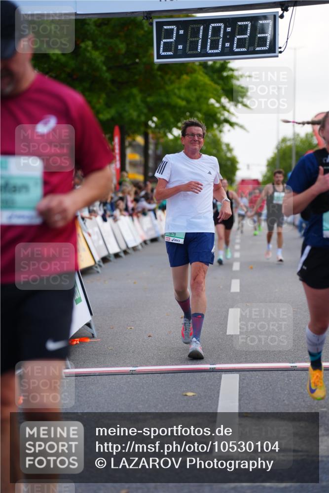 20.09.2026 - PSD Bank Halbmarathon LAZAROV Photography http://msf.ph/oto/10530104 20.09.2026 12:10:23 Ziel 1075, 1076, 1878, 2163, 2826, 3391, 3742, 3897 meine-sportfotos.de