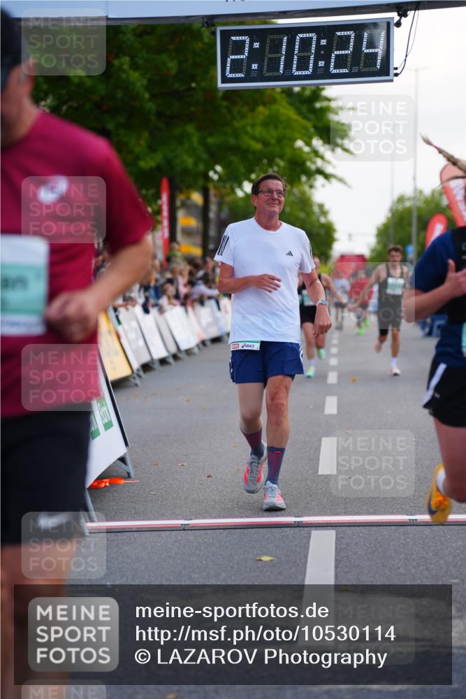 20.09.2026 - PSD Bank Halbmarathon LAZAROV Photography http://msf.ph/oto/10530114 20.09.2026 12:10:23 Ziel 1075, 1076, 1878, 2163, 2826, 3391, 3742, 3897 meine-sportfotos.de