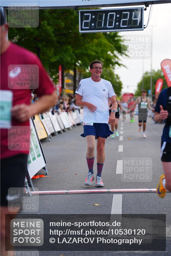 20.09.2026 - PSD Bank Halbmarathon LAZAROV Photography http://msf.ph/oto/10530120 20.09.2026 12:10:23 Ziel 1075, 1076, 1878, 2163, 2826, 3391, 3742, 3897 meine-sportfotos.de