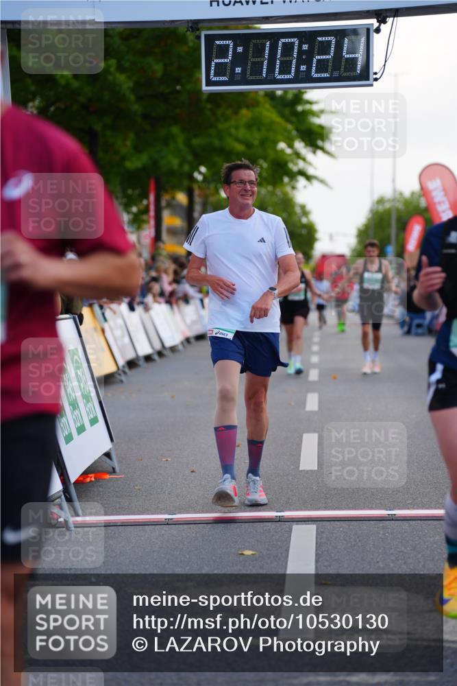 20.09.2026 - PSD Bank Halbmarathon LAZAROV Photography http://msf.ph/oto/10530130 20.09.2026 12:10:23 Ziel 1075, 1076, 1878, 2163, 2826, 3391, 3742, 3897 meine-sportfotos.de