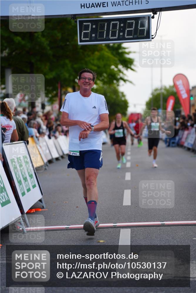 20.09.2026 - PSD Bank Halbmarathon LAZAROV Photography http://msf.ph/oto/10530137 20.09.2026 12:10:24 Ziel 1075, 1076, 1878, 2163, 2826, 3391, 3742, 3897, 4576, 4577 meine-sportfotos.de