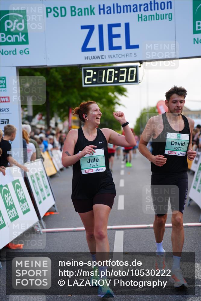 20.09.2026 - PSD Bank Halbmarathon LAZAROV Photography http://msf.ph/oto/10530222 20.09.2026 12:10:30 Ziel 1878, 3391, 4576, 4577 meine-sportfotos.de