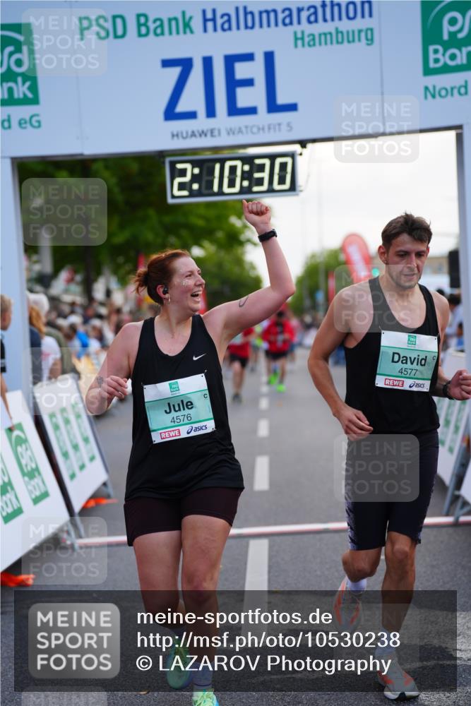 20.09.2026 - PSD Bank Halbmarathon LAZAROV Photography http://msf.ph/oto/10530238 20.09.2026 12:10:30 Ziel 1878, 3391, 4576, 4577 meine-sportfotos.de