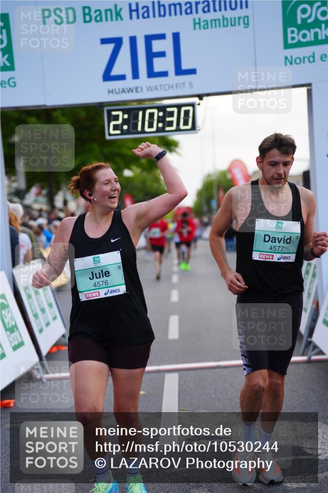 20.09.2026 - PSD Bank Halbmarathon LAZAROV Photography http://msf.ph/oto/10530244 20.09.2026 12:10:30 Ziel 1878, 3391, 4576, 4577 meine-sportfotos.de