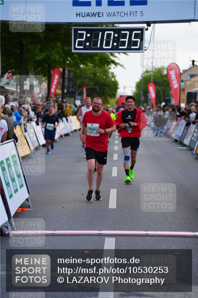 20.09.2026 - PSD Bank Halbmarathon LAZAROV Photography http://msf.ph/oto/10530253 20.09.2026 12:10:34 Ziel 4316, 4328, 4576, 4577, 4611 meine-sportfotos.de