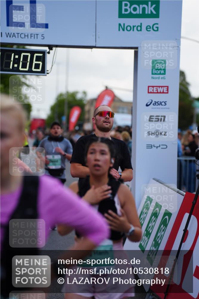 20.09.2026 - PSD Bank Halbmarathon LAZAROV Photography http://msf.ph/oto/10530818 20.09.2026 12:11:06 Ziel 1752, 1756, 2335, 2359, 2602, 2610, 3344, 3396, 3405, 3680, 3752, 3877, 4401, 4402 meine-sportfotos.de