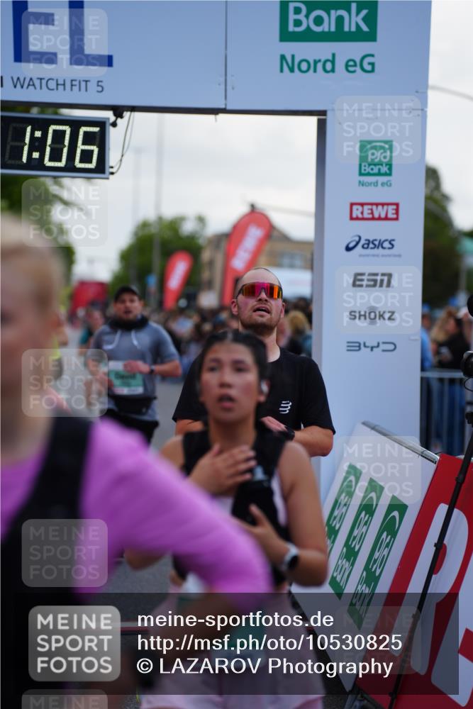 20.09.2026 - PSD Bank Halbmarathon LAZAROV Photography http://msf.ph/oto/10530825 20.09.2026 12:11:06 Ziel 1752, 1756, 2335, 2359, 2602, 2610, 3344, 3396, 3405, 3680, 3752, 3877, 4401, 4402 meine-sportfotos.de