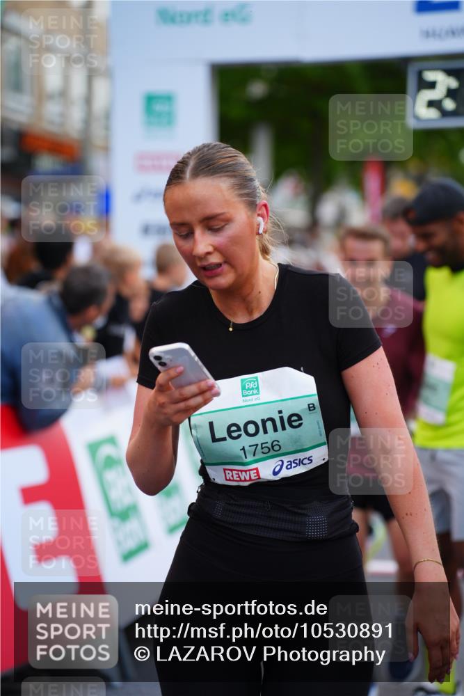 20.09.2026 - PSD Bank Halbmarathon LAZAROV Photography http://msf.ph/oto/10530891 20.09.2026 12:11:09 Ziel 1752, 1756, 2335, 2359, 2602, 2610, 3396, 3405, 3752, 4401, 4402 meine-sportfotos.de