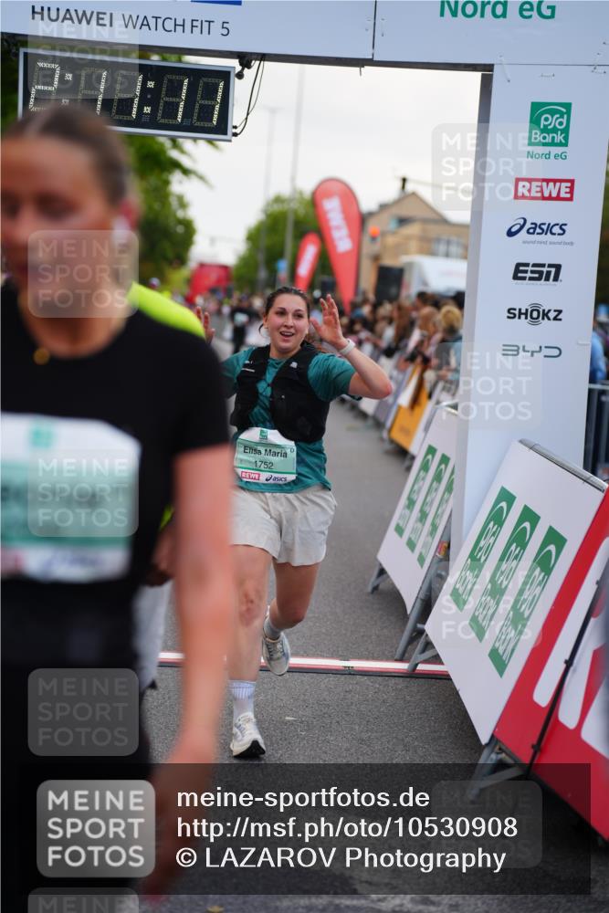 20.09.2026 - PSD Bank Halbmarathon LAZAROV Photography http://msf.ph/oto/10530908 20.09.2026 12:11:10 Ziel 1752, 1756, 2335, 2359, 2602, 2610, 3405, 3752, 4401, 4402 meine-sportfotos.de