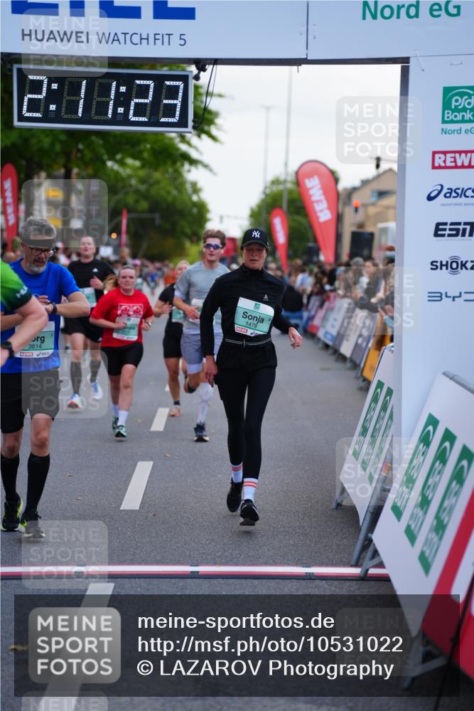 20.09.2026 - PSD Bank Halbmarathon LAZAROV Photography http://msf.ph/oto/10531022 20.09.2026 12:11:23 Ziel 1478, 2357, 2719, 2739, 2893, 3145, 3814 meine-sportfotos.de