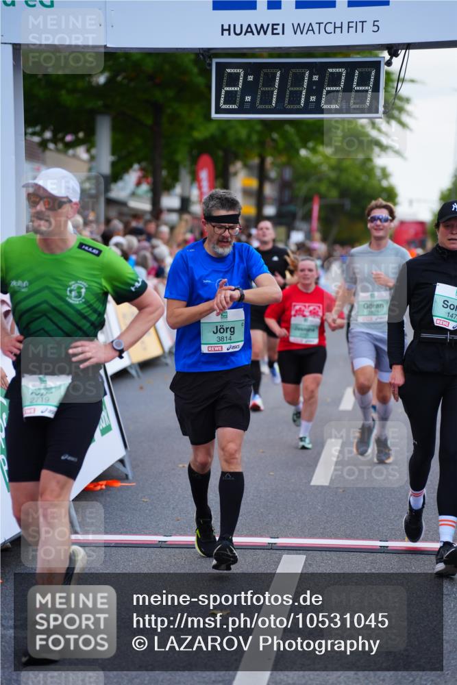 20.09.2026 - PSD Bank Halbmarathon LAZAROV Photography http://msf.ph/oto/10531045 20.09.2026 12:11:24 Ziel 1267, 1478, 2357, 2719, 2739, 2893, 3145, 3814 meine-sportfotos.de