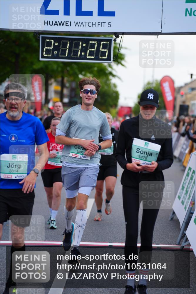 20.09.2026 - PSD Bank Halbmarathon LAZAROV Photography http://msf.ph/oto/10531064 20.09.2026 12:11:25 Ziel 1267, 1478, 2357, 2719, 2739, 2893, 3145, 3814 meine-sportfotos.de