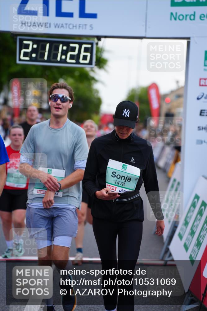 20.09.2026 - PSD Bank Halbmarathon LAZAROV Photography http://msf.ph/oto/10531069 20.09.2026 12:11:25 Ziel 1267, 1478, 2357, 2719, 2739, 2893, 3145, 3814 meine-sportfotos.de