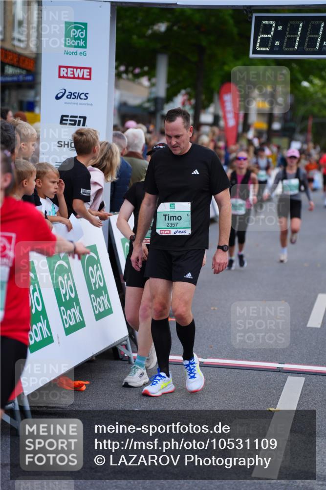 20.09.2026 - PSD Bank Halbmarathon LAZAROV Photography http://msf.ph/oto/10531109 20.09.2026 12:11:28 Ziel 1267, 1478, 2357, 2368, 2719, 2739, 2893, 3145, 3261, 3814 meine-sportfotos.de