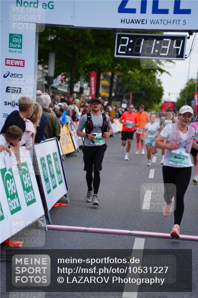 20.09.2026 - PSD Bank Halbmarathon LAZAROV Photography http://msf.ph/oto/10531227 20.09.2026 12:11:33 Ziel 1267, 2357, 2368, 2475, 2739, 2893, 3145, 3172, 3261, 3853, 3854, 4452 meine-sportfotos.de