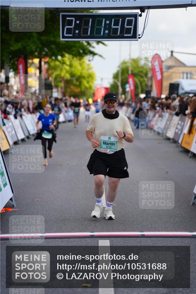 20.09.2026 - PSD Bank Halbmarathon LAZAROV Photography http://msf.ph/oto/10531688 20.09.2026 12:11:48 Ziel 1858, 2081, 2243, 3094, 3210, 4129 meine-sportfotos.de