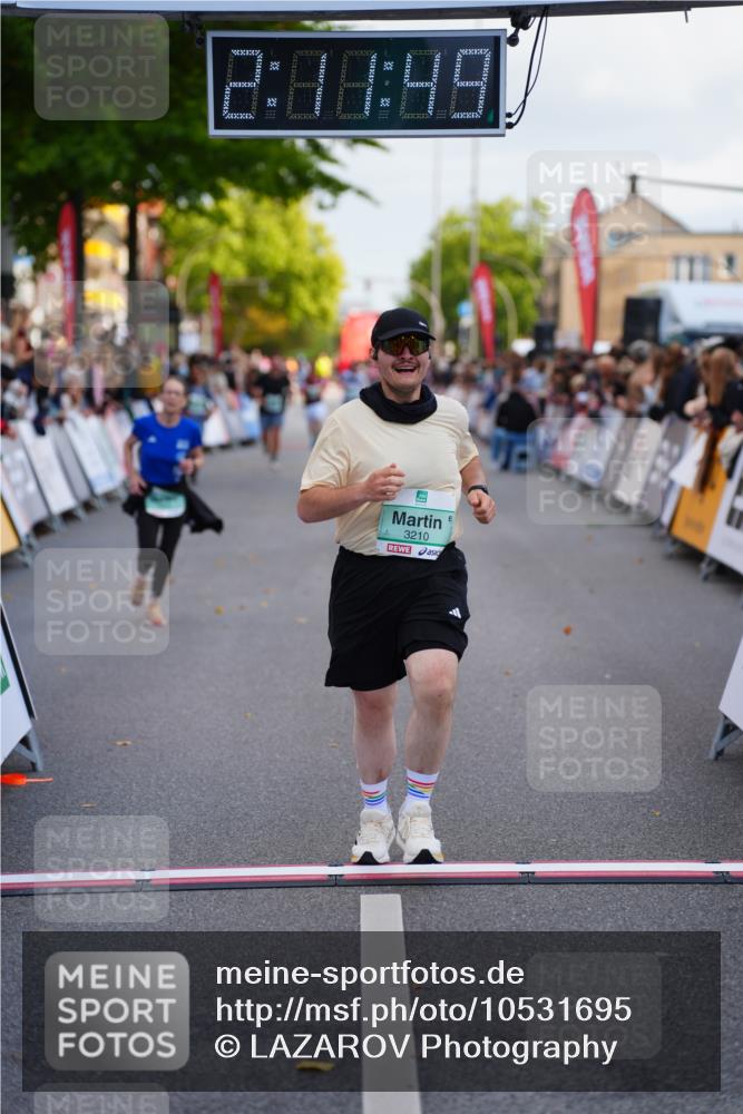 20.09.2026 - PSD Bank Halbmarathon LAZAROV Photography http://msf.ph/oto/10531695 20.09.2026 12:11:49 Ziel 1858, 2081, 3094, 3210 meine-sportfotos.de