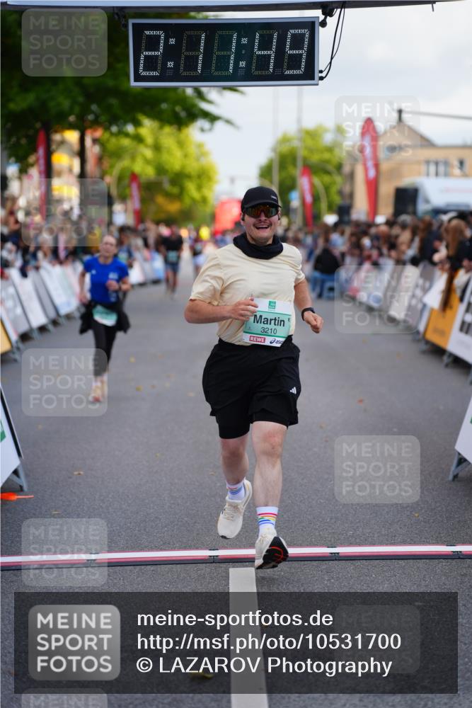20.09.2026 - PSD Bank Halbmarathon LAZAROV Photography http://msf.ph/oto/10531700 20.09.2026 12:11:49 Ziel 1858, 2081, 3094, 3210 meine-sportfotos.de
