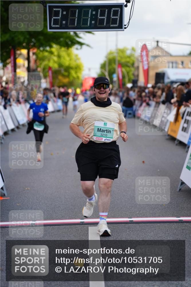 20.09.2026 - PSD Bank Halbmarathon LAZAROV Photography http://msf.ph/oto/10531705 20.09.2026 12:11:49 Ziel 1858, 2081, 3094, 3210 meine-sportfotos.de