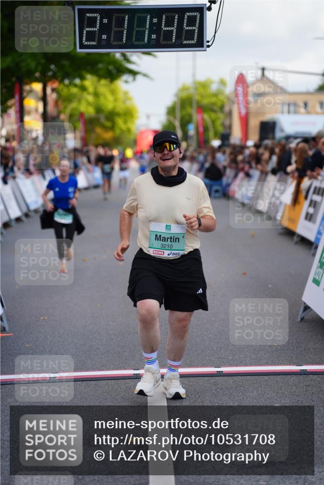 20.09.2026 - PSD Bank Halbmarathon LAZAROV Photography http://msf.ph/oto/10531708 20.09.2026 12:11:49 Ziel 1858, 2081, 3094, 3210 meine-sportfotos.de