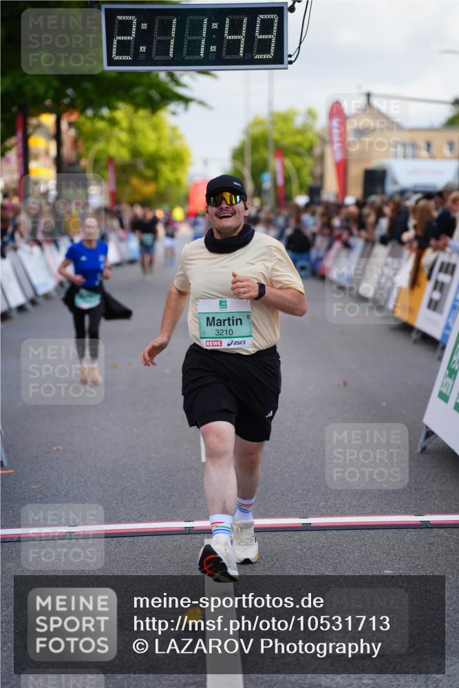 20.09.2026 - PSD Bank Halbmarathon LAZAROV Photography http://msf.ph/oto/10531713 20.09.2026 12:11:49 Ziel 1858, 2081, 3094, 3210 meine-sportfotos.de