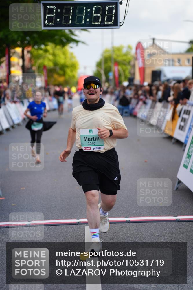 20.09.2026 - PSD Bank Halbmarathon LAZAROV Photography http://msf.ph/oto/10531719 20.09.2026 12:11:49 Ziel 1858, 2081, 3094, 3210 meine-sportfotos.de
