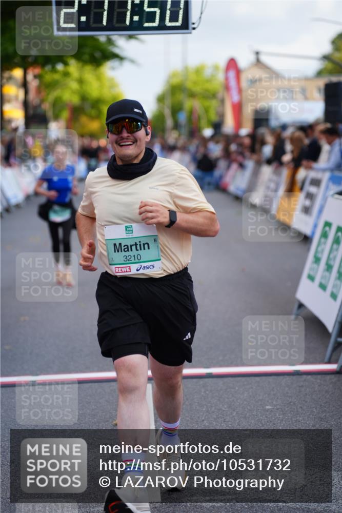 20.09.2026 - PSD Bank Halbmarathon LAZAROV Photography http://msf.ph/oto/10531732 20.09.2026 12:11:50 Ziel 1858, 2081, 3094, 3210 meine-sportfotos.de
