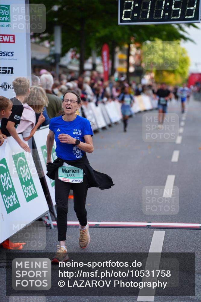 20.09.2026 - PSD Bank Halbmarathon LAZAROV Photography http://msf.ph/oto/10531758 20.09.2026 12:11:53 Ziel 1858, 3094, 3210 meine-sportfotos.de