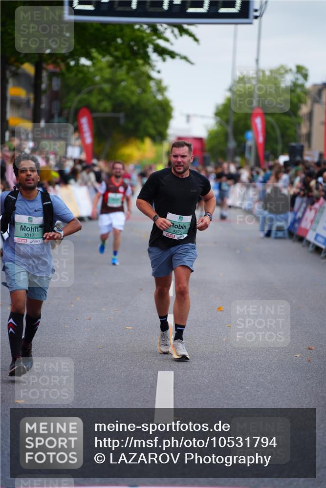 20.09.2026 - PSD Bank Halbmarathon LAZAROV Photography http://msf.ph/oto/10531794 20.09.2026 12:11:58 Ziel 1858, 3017, 4375 meine-sportfotos.de