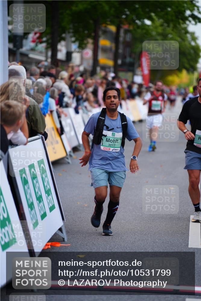 20.09.2026 - PSD Bank Halbmarathon LAZAROV Photography http://msf.ph/oto/10531799 20.09.2026 12:11:59 Ziel 1858, 3017, 4375 meine-sportfotos.de