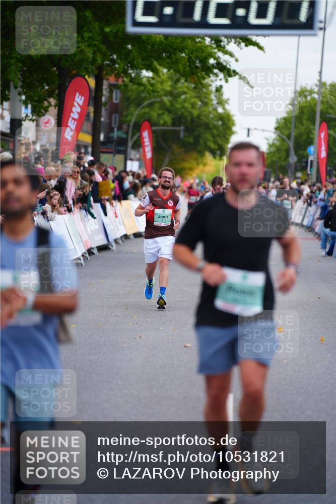 20.09.2026 - PSD Bank Halbmarathon LAZAROV Photography http://msf.ph/oto/10531821 20.09.2026 12:12:00 Ziel 1858, 3017, 4375 meine-sportfotos.de