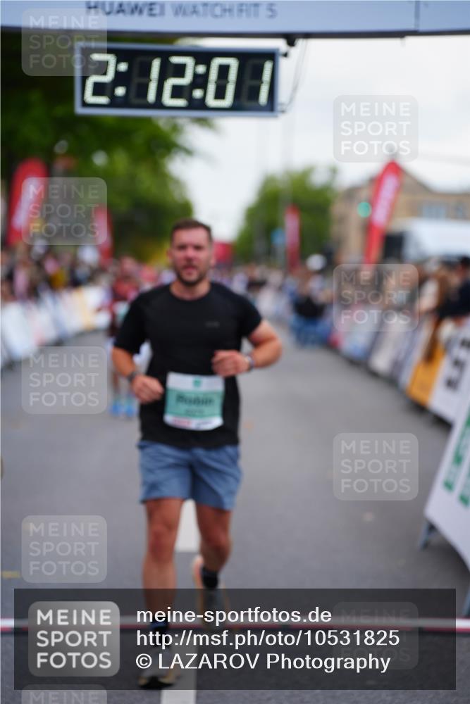 20.09.2026 - PSD Bank Halbmarathon LAZAROV Photography http://msf.ph/oto/10531825 20.09.2026 12:12:01 Ziel 1274, 3017, 4375 meine-sportfotos.de
